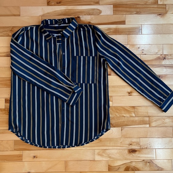 Woman’s Striped Dress Shirt - Picture 2 of 6